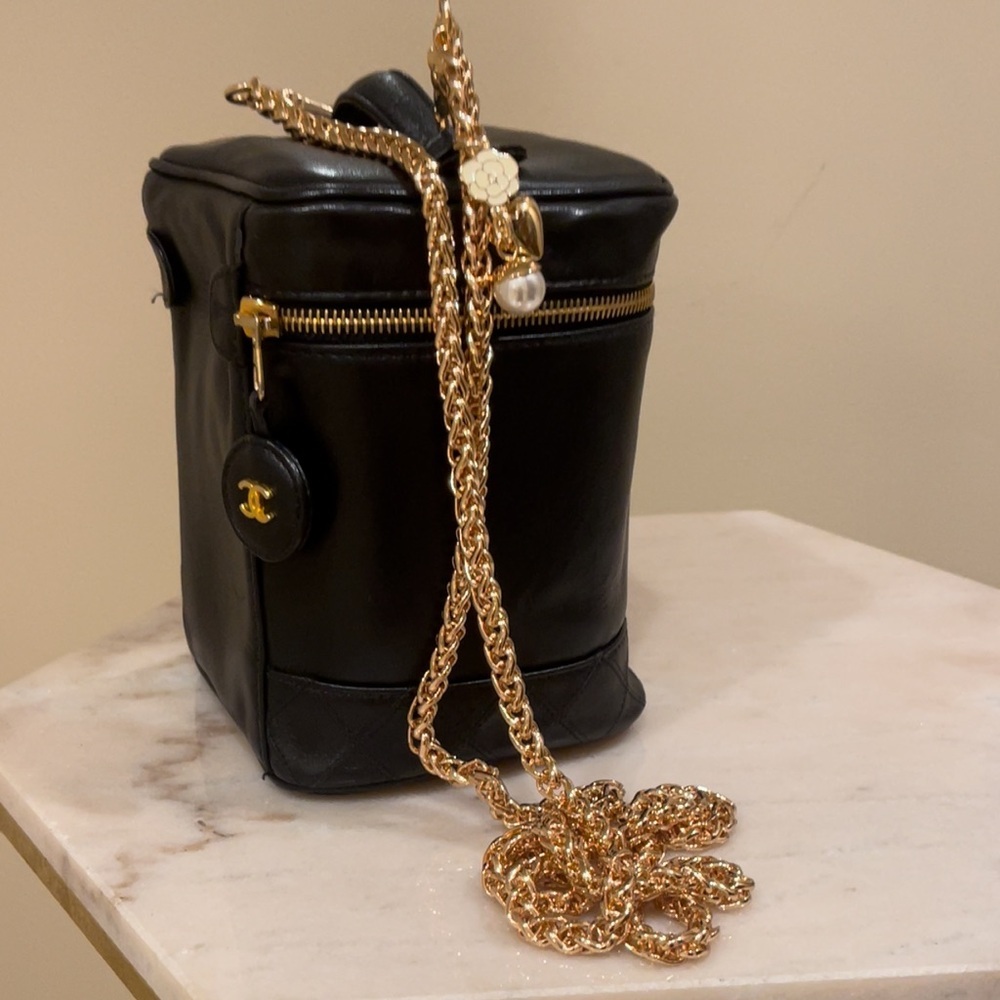 CHANEL COCO MARK MATTELLASSE LEATHER VANITY BAG TO CROSS BODY - Picture 3 of 16
